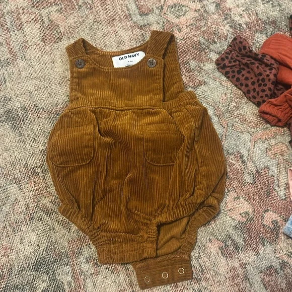 Old Navy 0-3 month bundle - Picture 5 of 5